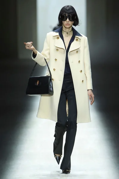 Look 15